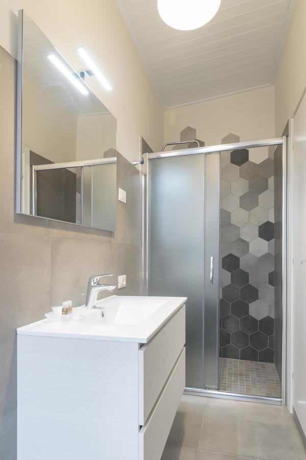 פסקיארה דל גארדה Fiori Sull'Acqua Apartments מראה חיצוני תמונה